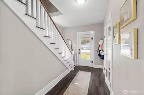 Entry Way - 425 Valley Ave E, Sumner, WA 98390 photo 6 of 8