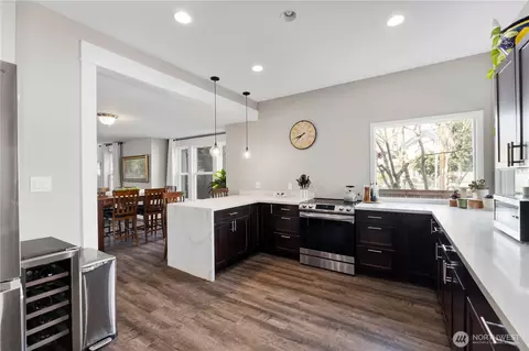 Kitchen - 425 Valley Ave E, Sumner, WA 98390 photo 3 of 3