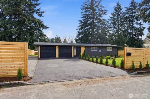 8102 Oakridge Dr SW, Lakewood, WA 98498