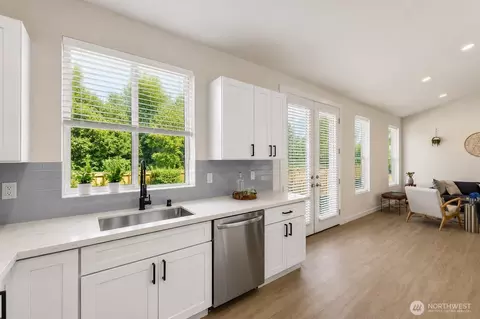 Kitchen - 11014 6th Ave W #B, Everett, WA 98204 photo 1 of 2