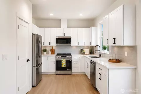 Kitchen - 11014 6th Ave W #B, Everett, WA 98204 photo 2 of 2