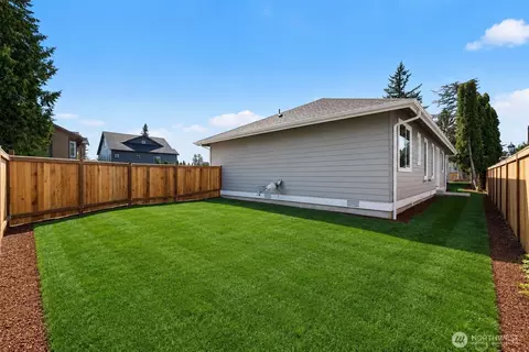 Exterior - 11014 6th Ave W #B, Everett, WA 98204 photo 2 of 2