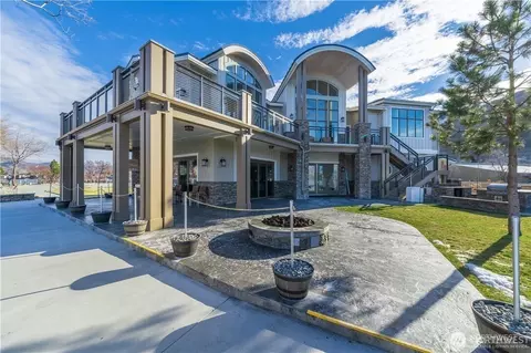 1350 W Woodin Ave #F4, Chelan, WA 98816