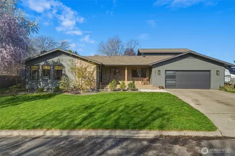 355 SE Highland Park Dr, College Place, WA 99324
