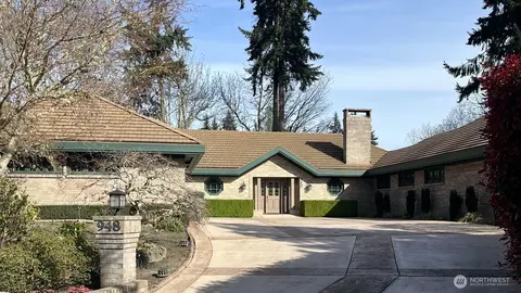 948 Aaron Ave NE, Bainbridge Island, WA 98110