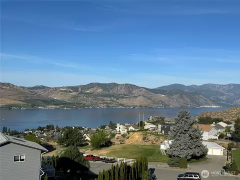 211 Pinnacle Pl, Chelan, WA 98816