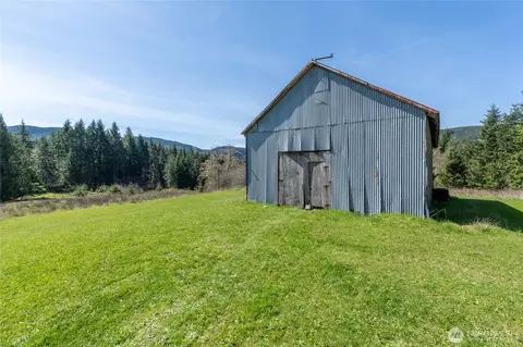 727 Greenwood Rd, Kalama, WA 98625