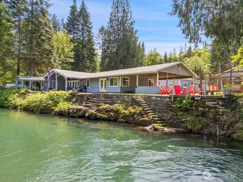 560 Mountain Trail Rd, Brinnon, WA 98320