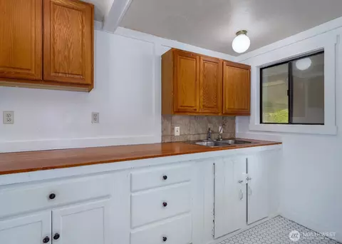 Kitchen - 789 Marshall Rd, Sequim, WA 98382 photo 2 of 6