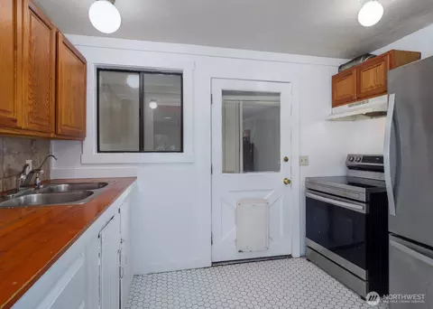 Kitchen - 789 Marshall Rd, Sequim, WA 98382 photo 3 of 6