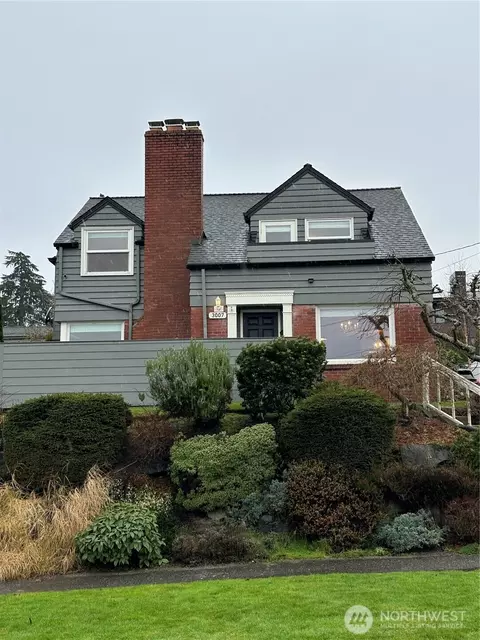 3007 38th Ave W, Seattle, WA 98199