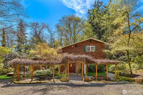 15335 Sunrise Dr NE, Bainbridge Island, WA 98110
