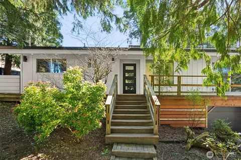 9832 Whitecap Dr NW, Olympia, WA 98502