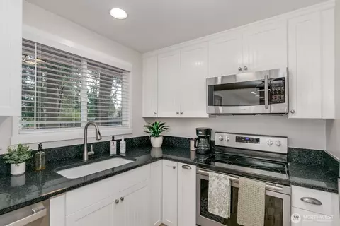Kitchen - 21713 Meridian Ave S, Bothell, WA 98021 photo 1 of 2