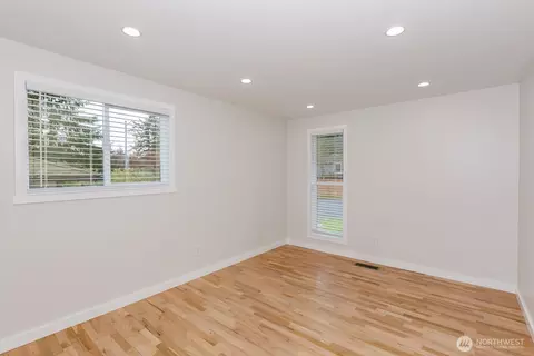 Bedroom - 21713 Meridian Ave S, Bothell, WA 98021 photo 2 of 5