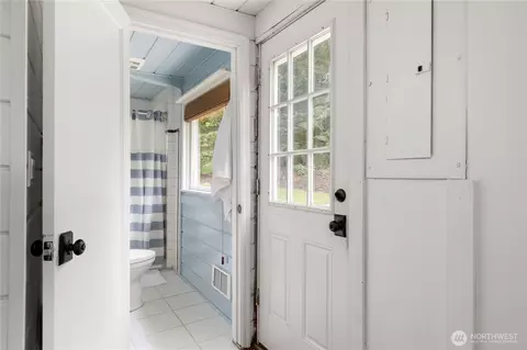 Entry Way - 3191 E Harbor Rd, Langley, WA 98260 photo 2 of 2