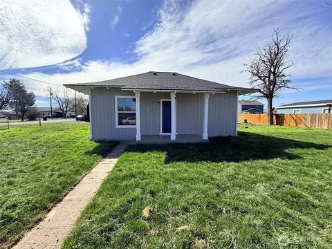 7 Second St, Touchet, WA 99360