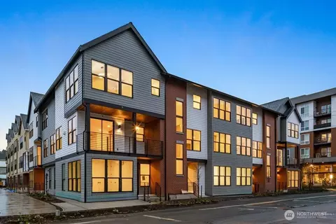 687 NW Locust St, Issaquah, WA 98027