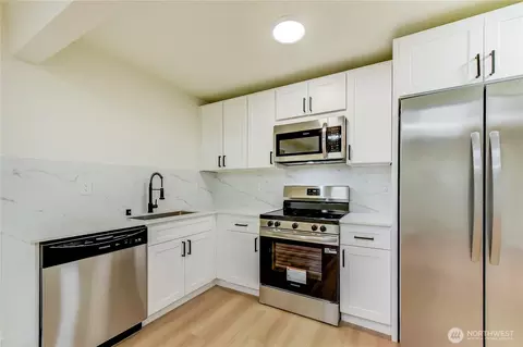 Kitchen - 2016 120th Pl SE, Everett, WA 98208 photo 2 of 2