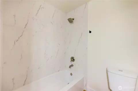 Bath - 2016 120th Pl SE, Everett, WA 98208 photo 6 of 6