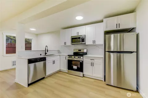 Kitchen - 2016 120th Pl SE, Everett, WA 98208 photo 1 of 2