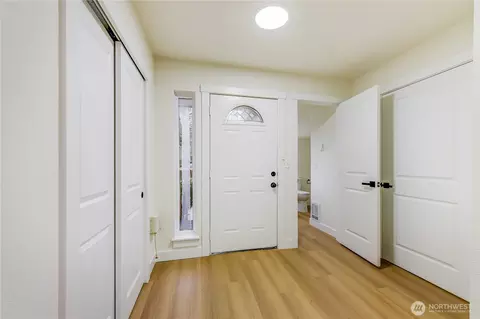Entry Way - 2016 120th Pl SE, Everett, WA 98208 photo 2 of 2
