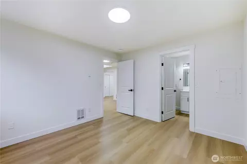 Bedroom - 2016 120th Pl SE, Everett, WA 98208 photo 11 of 12