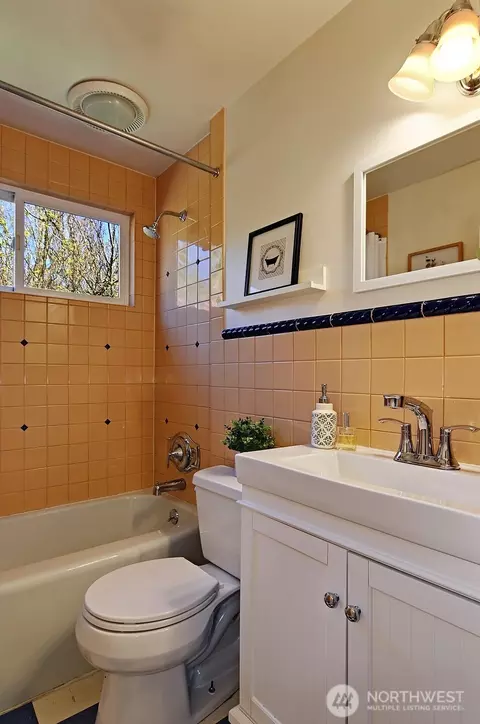 942 N 81st St, Seattle, WA 98103 photo 14