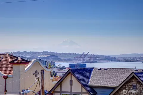 500 W Olympic Pl #301, Seattle, WA 98119