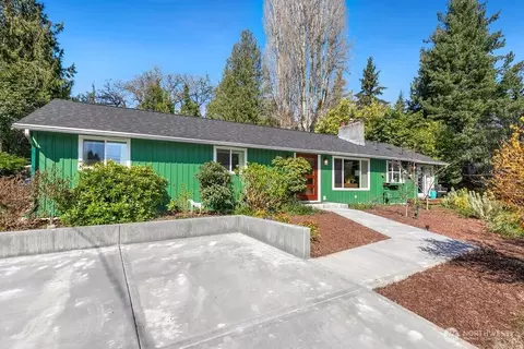 16533 34th Ave NE, Lake Forest Park, WA 98155