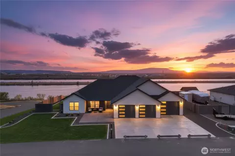 57 Columbia Bluff Ln, Pasco, WA 99301