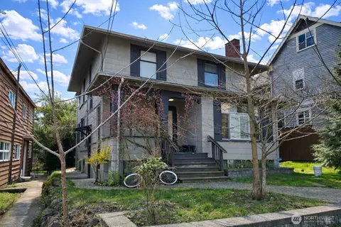 807 N 49th St, Seattle, WA 98103