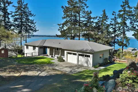260 Rhodena Dr, Coupeville, WA 98239