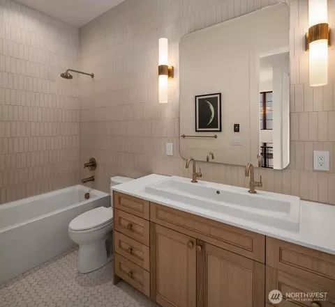 Bath - 738 22nd Ave E, Seattle, WA 98112 photo 3 of 5