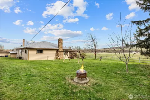 Exterior - 3661 E Taneum Rd, Thorp, WA 98946 photo 4 of 11