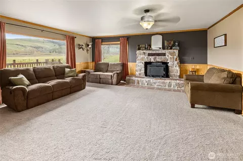 Living - 3661 E Taneum Rd, Thorp, WA 98946 photo 1 of 2