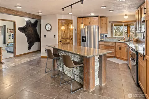 Kitchen - 3661 E Taneum Rd, Thorp, WA 98946 photo 3 of 5