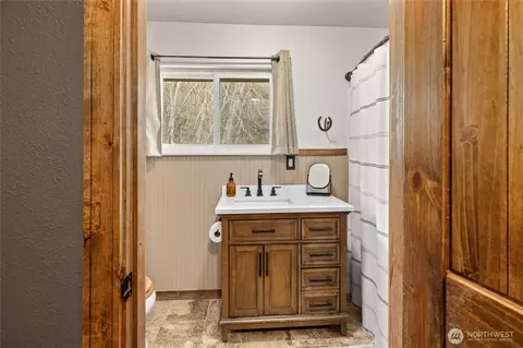 Bath - 3661 E Taneum Rd, Thorp, WA 98946 photo 2 of 2