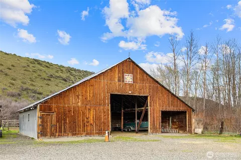 Exterior - 3661 E Taneum Rd, Thorp, WA 98946 photo 9 of 11