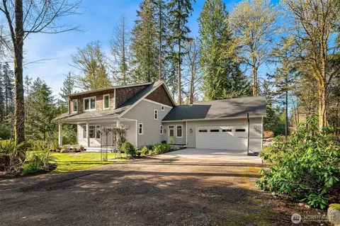 10060 NE Springwood Ln, Bainbridge Island, WA 98110