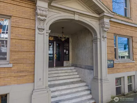 7 Harrison St #20, Seattle, WA 98109
