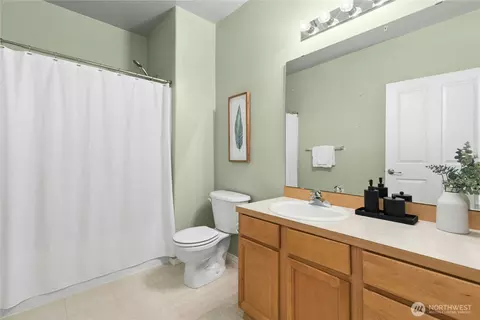 Bath - 14915 38th Dr SE #II1033, Bothell, WA 98012 photo 1 of 2