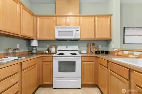 Kitchen - 14915 38th Dr SE #II1033, Bothell, WA 98012 photo 2 of 3