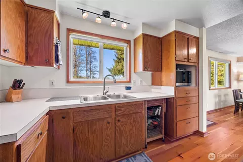 Kitchen - 217 Bay Rd, Winlock, WA 98596 photo 1 of 2