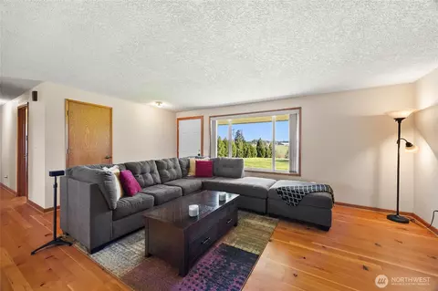 Living - 217 Bay Rd, Winlock, WA 98596 photo 1 of 2
