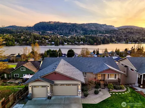 18180 Freedom Ln, Mount Vernon, WA 98274