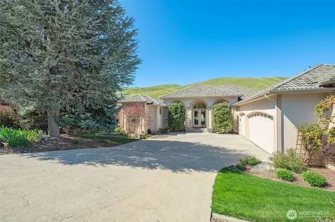 2062 Maiden Ln, Wenatchee, WA 98801