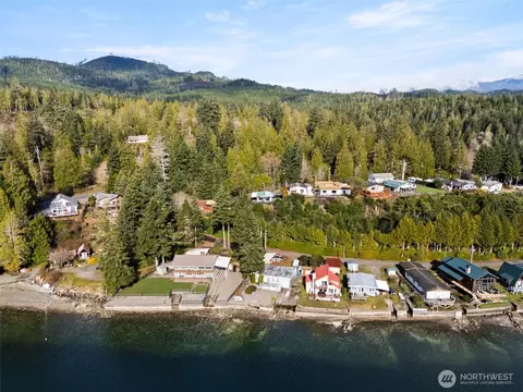 40 N Canal View Rd, Hoodsport, WA 98548