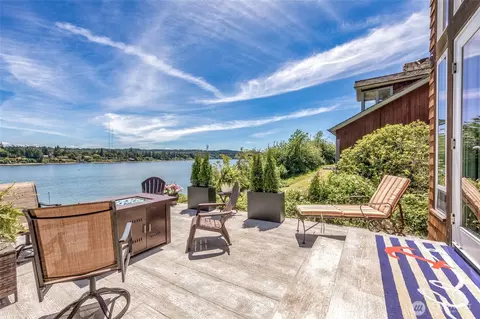 8829 SW Quartermaster Dr, Vashon, WA 98070