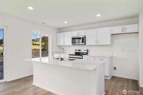 Kitchen - 1440 Salzer Creek Loop, Centralia, WA 98531 photo 2 of 2